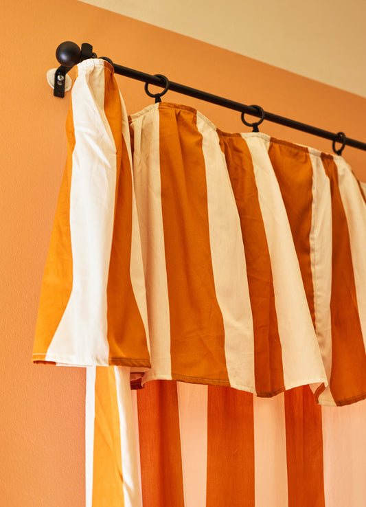 Cortina com Babado - Listrado Caramelo