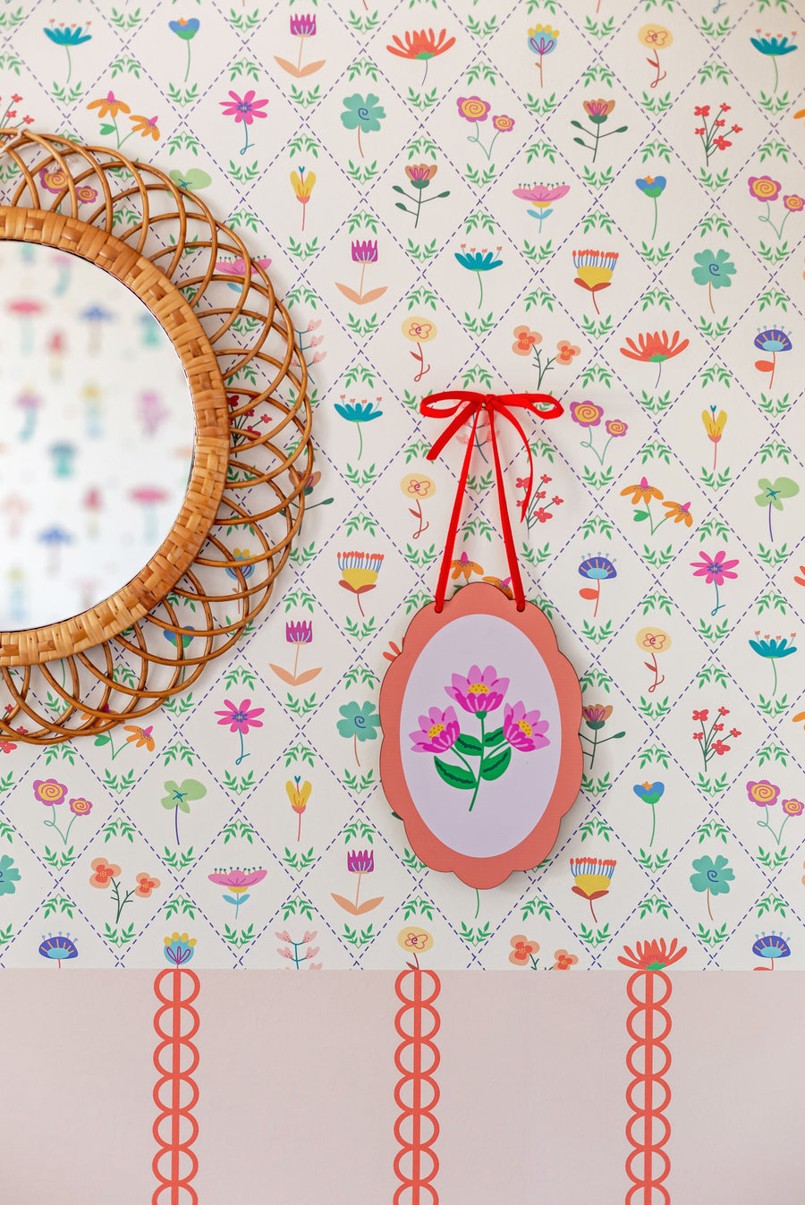 Papel de parede floral com espelho e quadro MOOUI